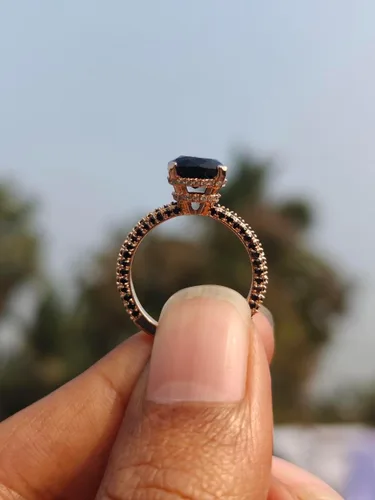 Vista 2 de SilverDia - Anillo de compromiso de 2 quilates con diamantes de ónix negro con doble halo oculto, anillo de compromiso delicado de media eternidad