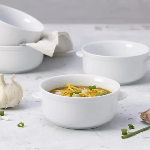 Vista 3 de Everyday White by Fitz and Floyd Juego de 4 cuencos de sopa con mango para chile, 20 onzas, color blanco