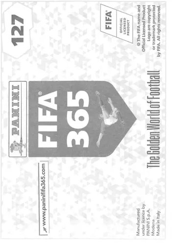 Vista 2 de Pegatinas Panini FIFA 365 2017-18 Fútbol #127 FIFA Copa Mundial Sub-20 '17 Trofeo Levantando trofeo oficial más pequeño que una tarjeta
