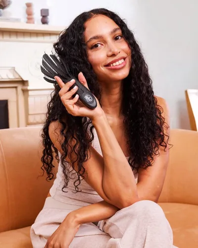Vista 11 de Wet Brush Go Green Cepillo desenredante para rizos, negro, cerdas desenredantes IntelliFlex ultrasuaves que se deslizan a través de los enredos