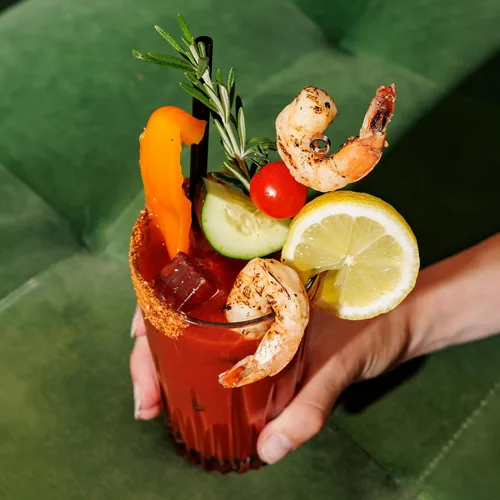 Vista 6 de Demitri's Bloody Mary Mixes - Paquete variado de 8 onzas, juego de 4 Classic Receipe, Extra Horseradish, Chillies & Pepper, Chipotle habañero