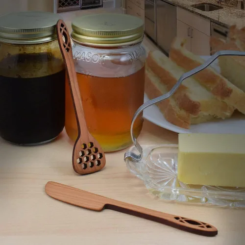Vista 2 de Colección de catedral de madera de cerezo silvestre de 2 piezas fabricada en Estados Unidos: juego de mantequilla de miel