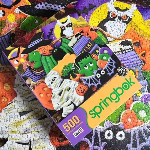 Vista 6 de Springbok 's Rompecabezas de 500 piezas Terrorific Treats - Hecho en Estados Unidos Multicolor