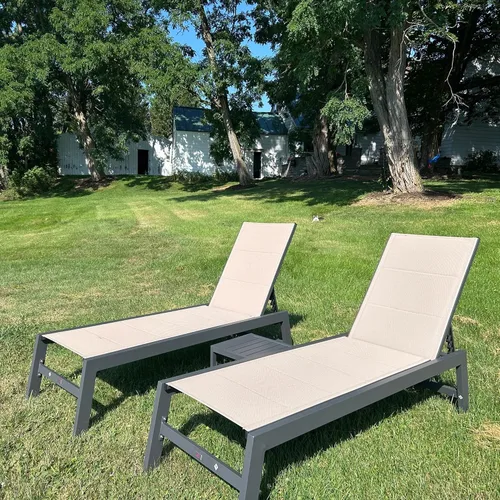 Vista 10 de PURPLE LEAF Juego de 2 tumbonas de aluminio para patio al aire libre con ruedas y mesa auxiliar, tumbona de piscina para jardín al aire libre, junto