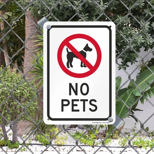 Vista 3 de SmartSign -K-1193-AL Letrero "No Pets" 7" x 10" Aluminio - Negro/Rojo sobre Blanco