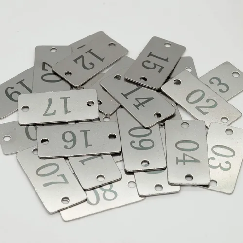 Vista 8 de Etiquetas numeradas rectangulares de acero inoxidable con dos agujeros (1-10)