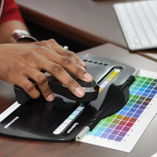 Vista 3 de Datacolor Spyder Print - Herramienta avanzada de análisis y calibración de datos para obtener resultados óptimos de impresión, perfecta