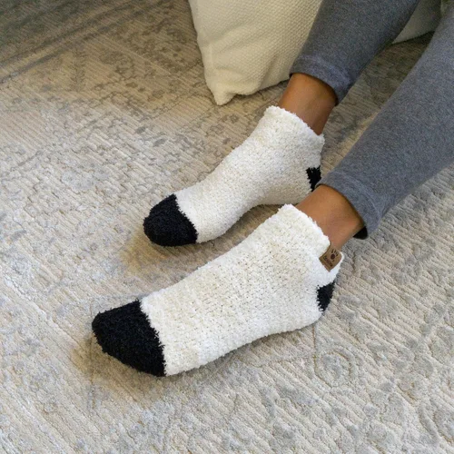 Vista 6 de BEARPAW Paquete de 6 pares de calcetines de descanso acogedores súper suaves y cálidos para mujer, varios colores, estampados en el tobillo