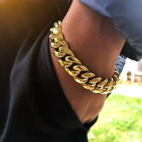 Vista 5 de Gargantillabrazalete con cadena de eslabones cubanos pesados para hombre, de acero inoxidable grueso chapado en oro de 14 quilates, disponible
