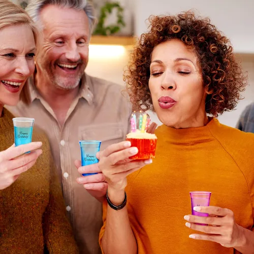Vista 7 de Hosuly 24 vasos de chupito de feliz cumpleaños a granel de 1.2 onzas divertidas tazas de acrílico colorido para mujeres, hombres y adultos