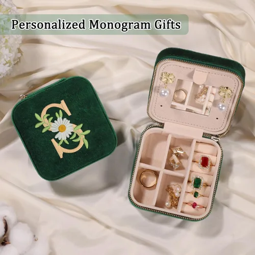Vista 5 de GSPY Joyero de viaje, joyero de terciopelo con inicial, regalos personalizados para mujeres, joyero de viaje pequeño, organizador de joyas, regalos