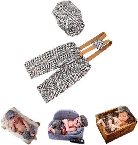 Vista 7 de Accesorios para fotografías de bebé recién nacido o de meses, con gorra a rayas y mameluco