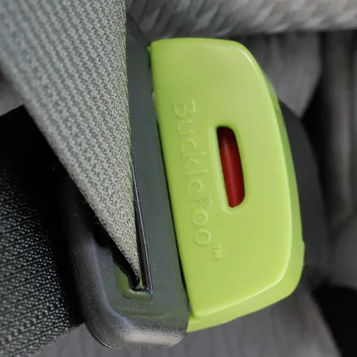Vista 2 de BuckleRoo™ - Protector de hebilla para cinturón de seguridad para los artistas del escape del asiento trasero