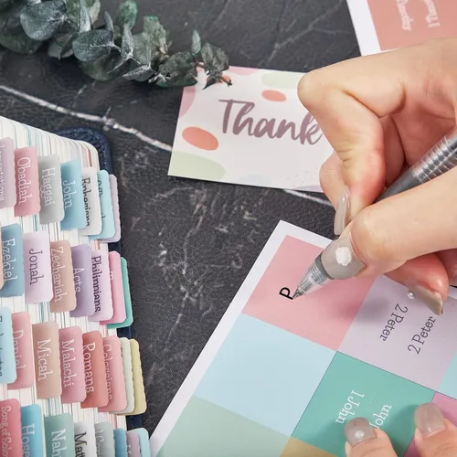 Vista 5 de Pestañas de la Biblia en colores pastel crema, pestañas laminadas de la Biblia para mujeres y niñas, 90 pestañas de la Biblia del Antiguo y Nuevo