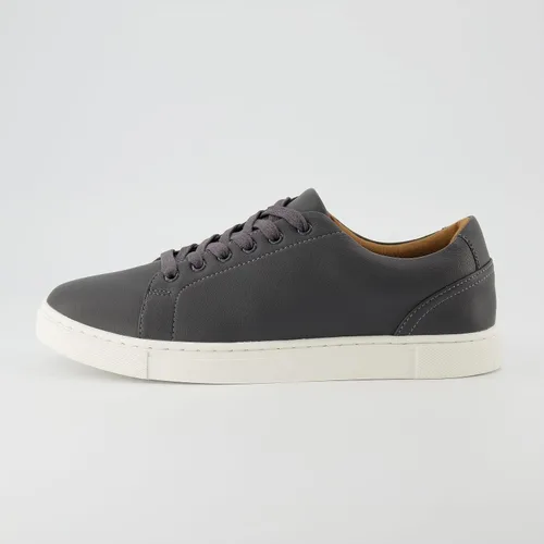 Vista 2 de CUSHIONAIRE Tenis Princeton con cordones y espuma cómoda para hombre
