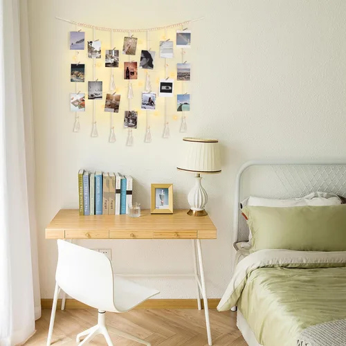 Vista 3 de Mkono Decoración de pared colgante de macramé con cadena de luces, habitación bohemia para dormitorio, cuentas de madera, guirnalda para tarjetas