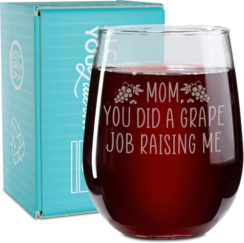 Vista 10 de On The Rox Drinks Regalos de vino para mamá, copa de vino grabada sin tallo de 17 onzas con texto en inglés "Parenting Takes A Vineyard", única y 1