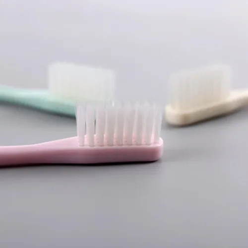 Vista 3 de TEONEI Cepillo de dientes de viaje suave con cubierta para la cabeza, cepillo de dientes de mango largo, cepillos de dientes manuales de cabeza