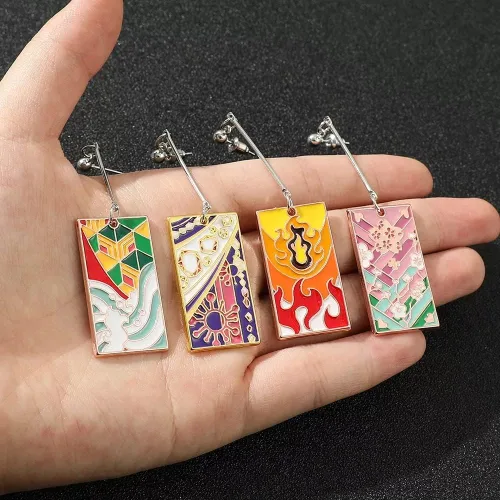 Vista 4 de Kimetsu no Yaiba Tanjiro - Aretes de anime Hanafuda - Regalos de cosplay para hombres, mujeres y niñas niños, Zinc, No es una piedra preciosa