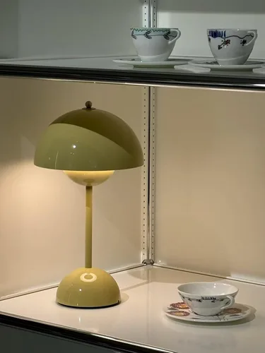 Vista 3 de Lámpara de mesa con forma de hongo, recargable e inalámbrica