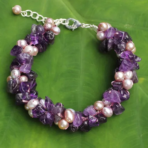 Vista 2 de NOVICA Pulsera de perlas cultivadas de agua dulce amatista chapada en plata 7.75" 'Gracious Lady