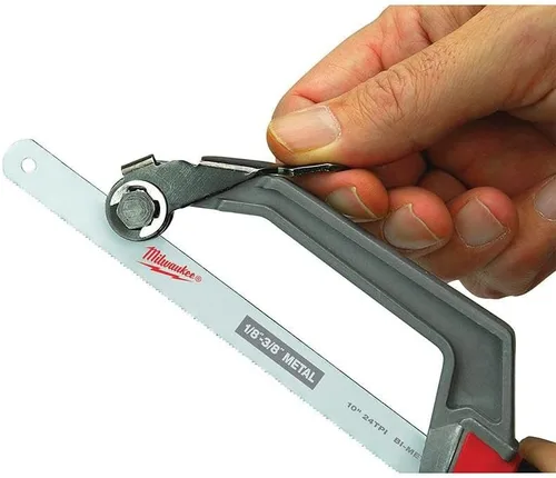 Vista 3 de Milwaukee 48-22-0012 Sierra compacta de mano con cambio de hoja sin herramientas (incluye hoja de 10 pulgadas)