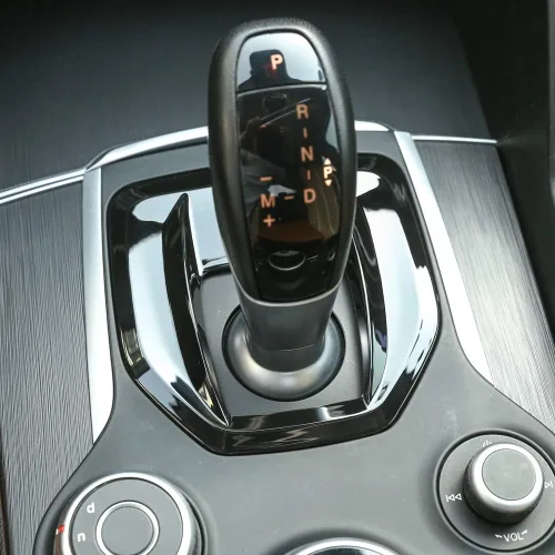 Vista 2 de Tapa de plástico ABS para consola central de Alfa Romeo Giulia Stelvio 2017, color negro brillante