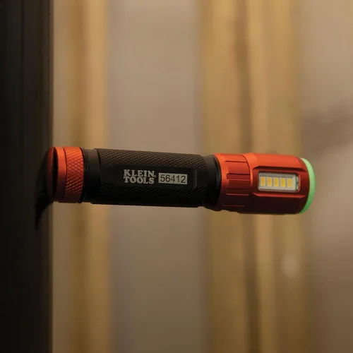 Vista 6 de Klein Tools Linterna LED recargable 56412 con luz de inundación, 500 lúmenes, USB-C recargable, clip de bolsillo, imán, para trabajo profesional