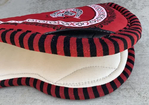 Vista 2 de Charro Saddle Horse Saddle Pad, Carona para Caballo Cola De Pato, Horse Tack Rojo