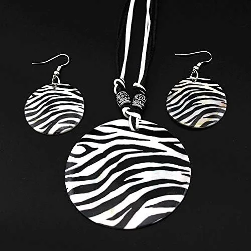 Vista 3 de POYAMUSE Juego de joyas de concha de rayas de cebra, collar y aretes redondos de rayas negras y blancas para mujer, joyería elegante