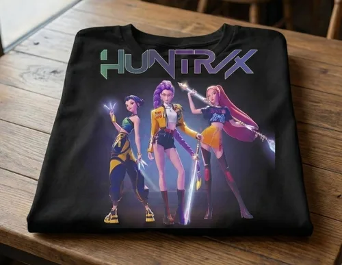 Vista 3 de K-Pop Kpop Demon Hunters Huntrix Rumi Mira Group Pose Camiseta