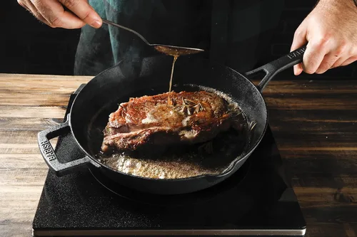 Vista 4 de Babish 10-Inch Preseasoned Cast Iron Skillet – Durable Non-Stick Frying Pan for Searing, Sautéing, and Oven Use