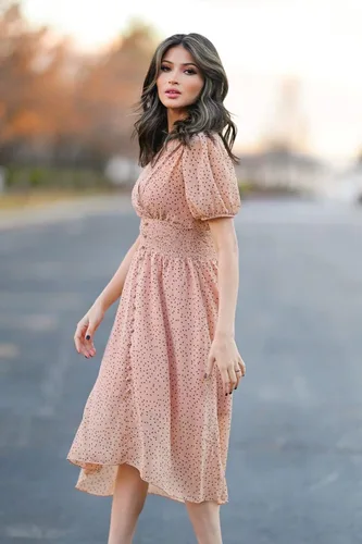 Vista 2 de PRETTYGARDEN - Vestido largo por debajo de la rodilla para mujeres, escote en V cruzado, mangas cortas, estampado floral, estilo boho, corte