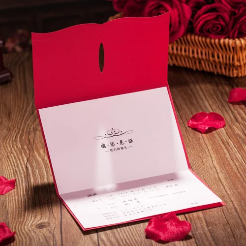 Vista 5 de Hosmsua 50 tarjetas de invitaciones de flora de encaje cortado con láser rojo con mariposa dorada y sobres para despedida de soltera, boda