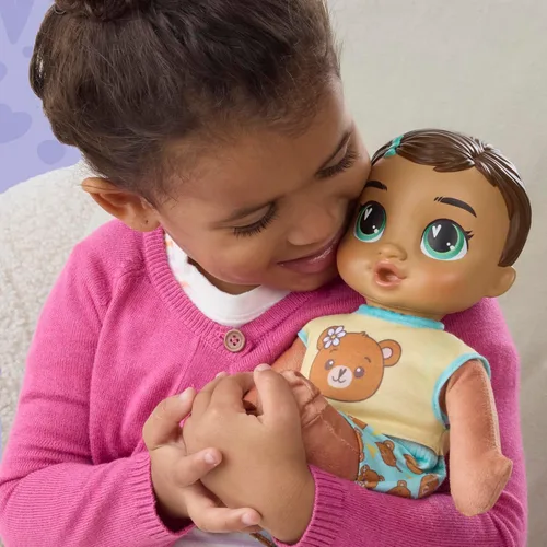 Vista 4 de Baby Alive Beary Soft Snuggles Baby Doll, pelo castaño (exclusivo de Amazon)