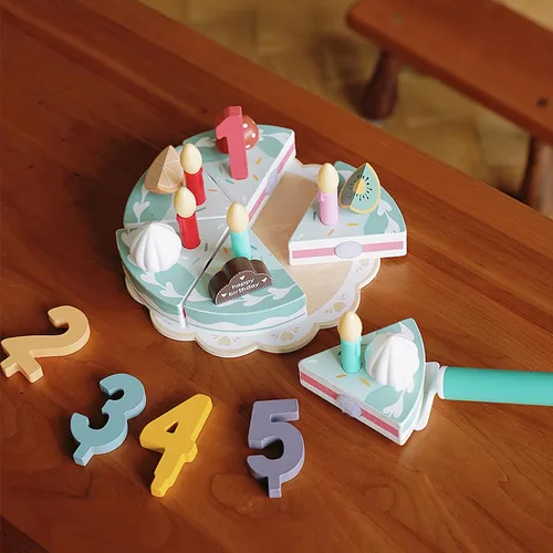 Vista 7 de Juego de comida de madera para jugar a pastel de cumpleaños, juego de fiesta de té para niños pequeños, juegos de accesorios de cocina Montessori
