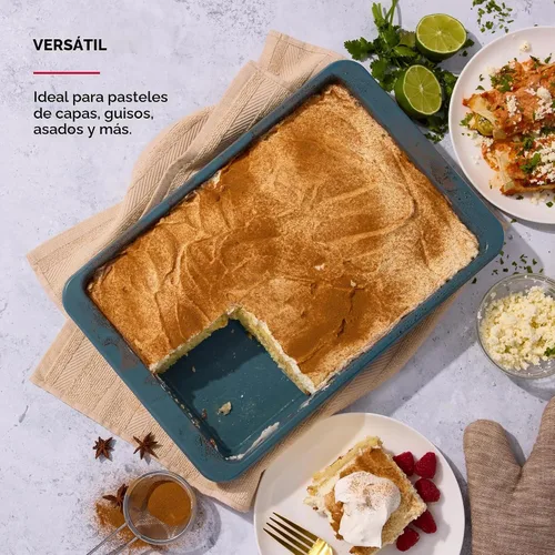 Vista 3 de KitchenAid Molde antiadherente de acero aluminizado, apto para lavavajillas, agave, 9 x 13 pulgadas