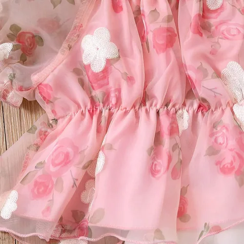 Vista 4 de Conjunto de 2 piezas de ropa de verano para niños y niñas pequeñas, con hombros descubiertos, con volantes, pantalones cortos de mezclilla rasgados