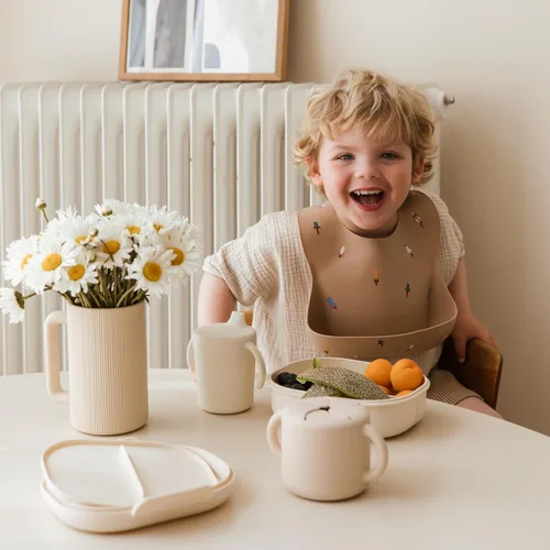 Vista 3 de mushie Taza de enjuague de baño para bebé, 100% silicona de grado alimenticio, taza de enjuague para champú y lavado corporal para niños (rubor)