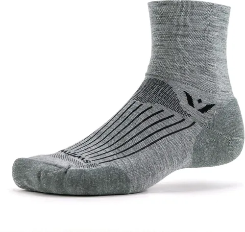 Vista 11 de Swiftwick - Calcetines PURSUIT FOUR para correr y ciclismo, lana merina, equipo duradero Negro