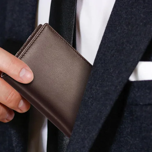 Vista 3 de Cartera de piel expandible para tarjetas de visita con bloqueo RFID para hombre, Marrón, Cartera de cuero para tarjetas
