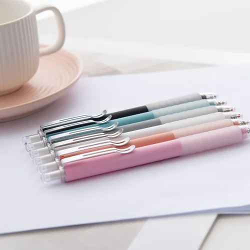 Vista 7 de Linbsunne Bolígrafos de punta media de 0.039 in de tinta negra con agarre súper suave para hombres y mujeres, bolígrafos retráctiles de oficina 12