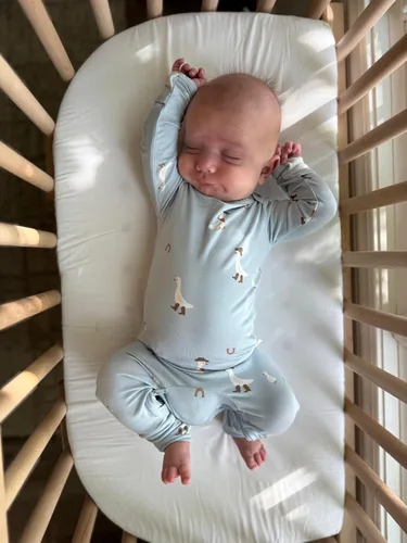 Vista 53 de GUNAMUNA Pijama unisex convertible ultrasuave para bebé, mameluco con cremallera para pañales, recién nacido a 24 meses