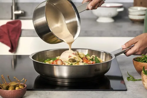 Vista 2 de Fissler Original-Profi Collection - Sartén de acero inoxidable de 1.5 cuartos de galón con tapa de metal