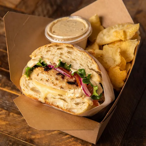 Vista 4 de French's Stone Ground Dijon Mustard, 32 onzas, un recipiente de 32 onzas de mostaza Dijon hecha con chardonnay real, perfecto para sándwiches