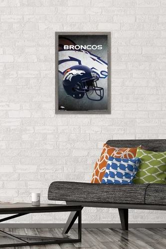 Vista 2 de Trends International NFL Denver Broncos - Póster de pared con casco 16, 14.725 x 22.375 pulgadas, versión enmarcada de madera de granero Versión
