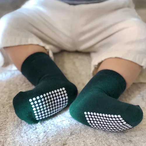 Vista 3 de JAKIDAR Paquete de 12 calcetines de algodón con agarre antideslizante para niños y niñas