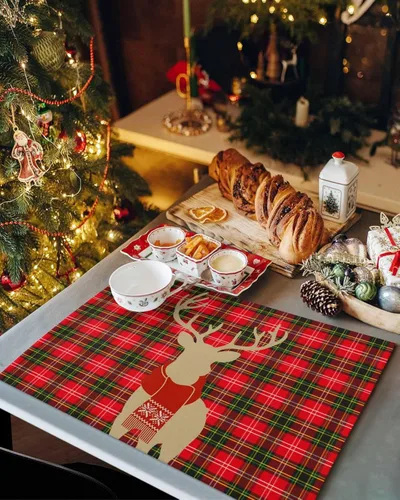 Vista 2 de Juego de 4 manteles individuales de reno de Navidad para mesa de comedor, alce de Navidad con bufanda, a cuadros de búfalo rojo, verde, duradero