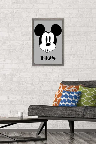 Vista 2 de Trends International Disney Mickey Mouse - Póster de pared con diseño de cara, 22.4 pulgadas de largo x 14.7 pulgadas, versión enmarcada en madera