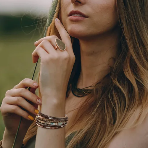 Vista 3 de Fesciory - Pulseras envolventes de cuero para mujer, brazalete de cuentas de cristal de leopardo, bohemia, multicapa